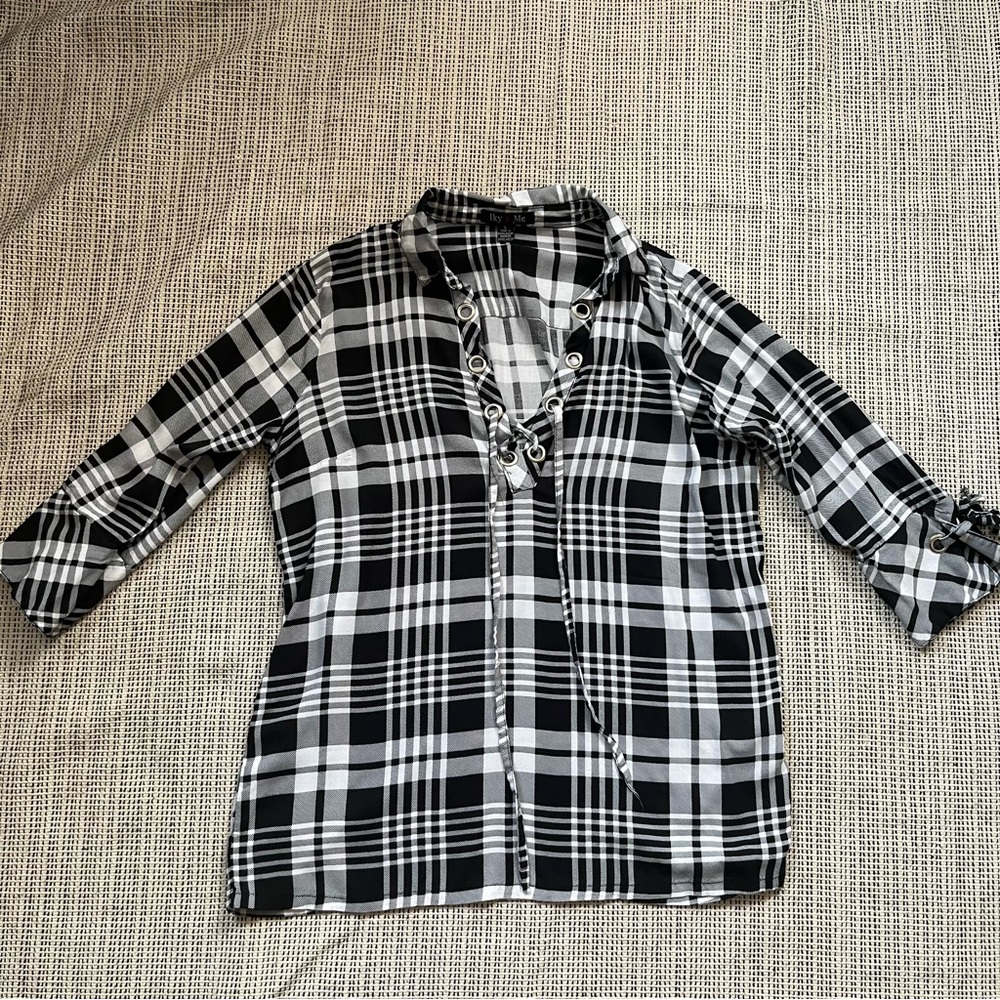 IKY & ME Black and White Plaid Women's Top With Eyelets Size Large
